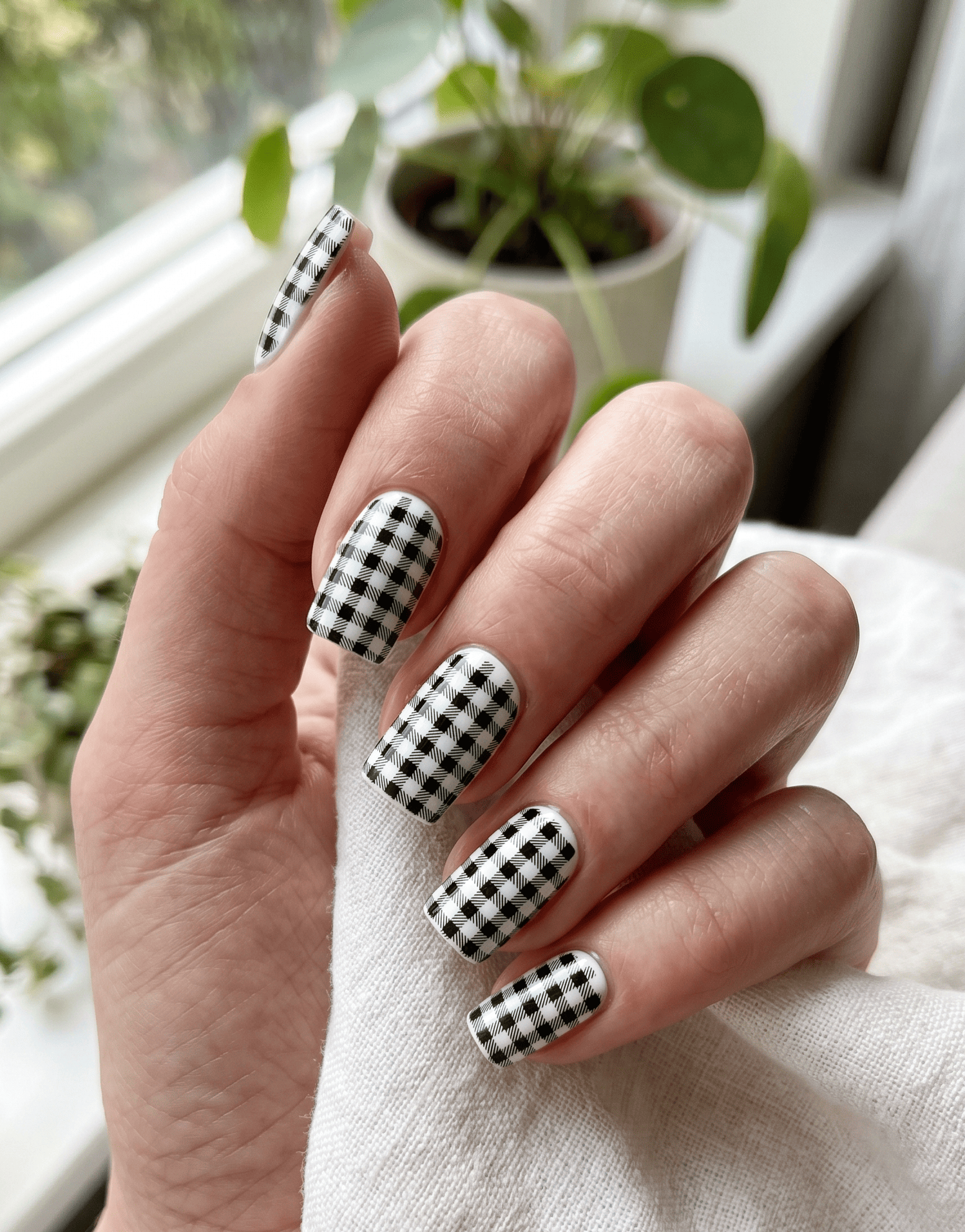 Black and White Gingham Spring Nails