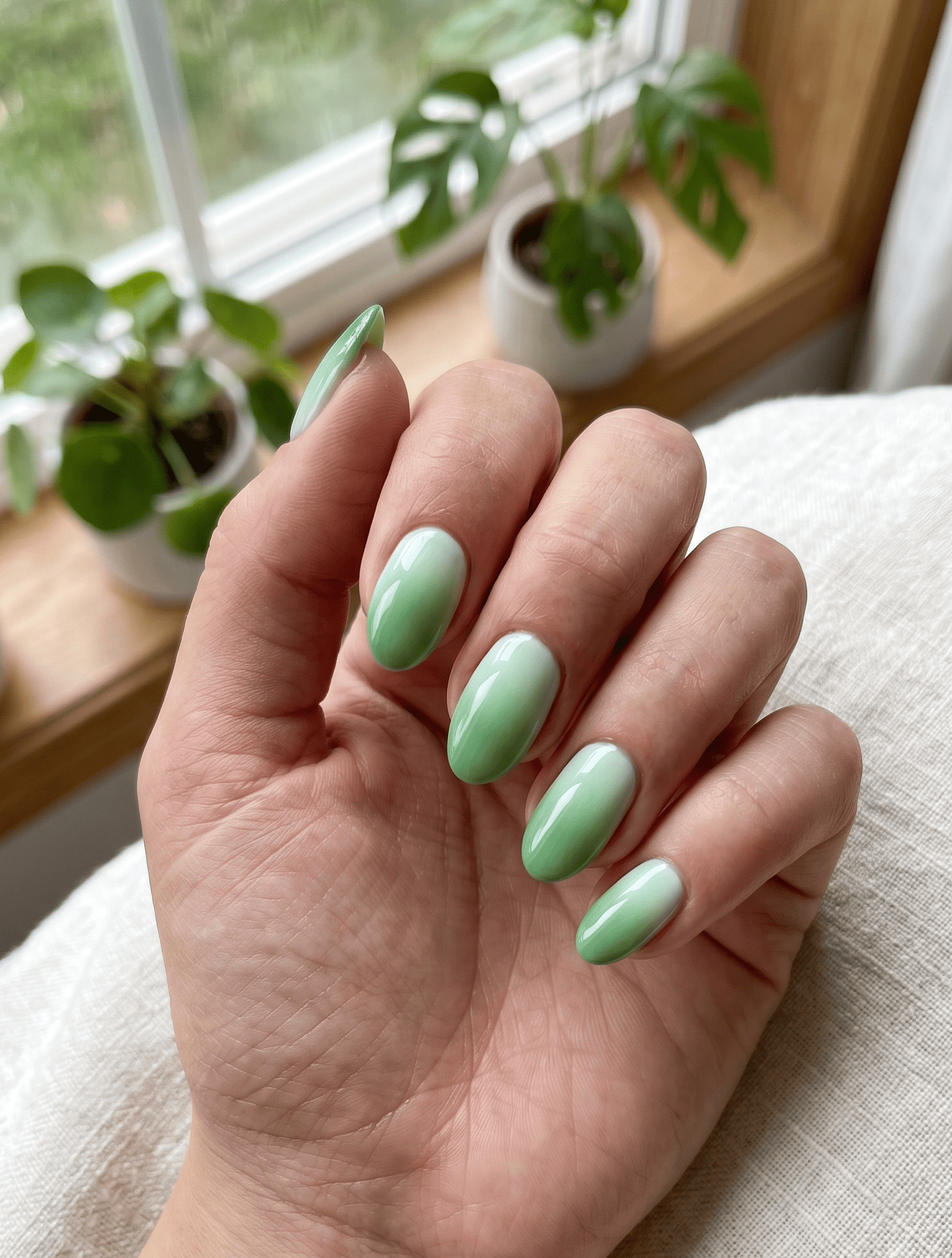 Gradient Green Spring Nails